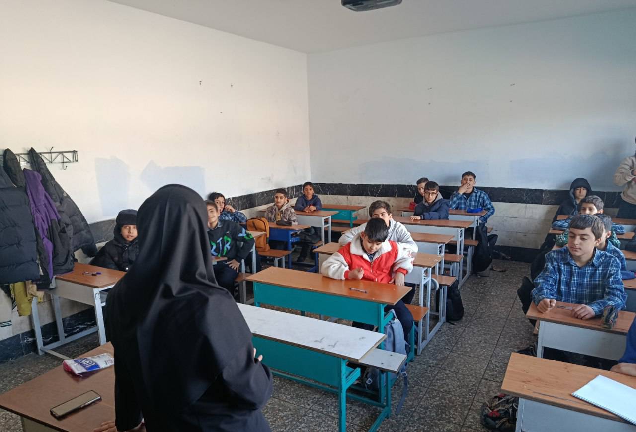 برگزاری جلسه آموزشی تاب‌آوری و مدیریت استرس در مدرسه حاج مهدی مجیدی شهرستان قدس